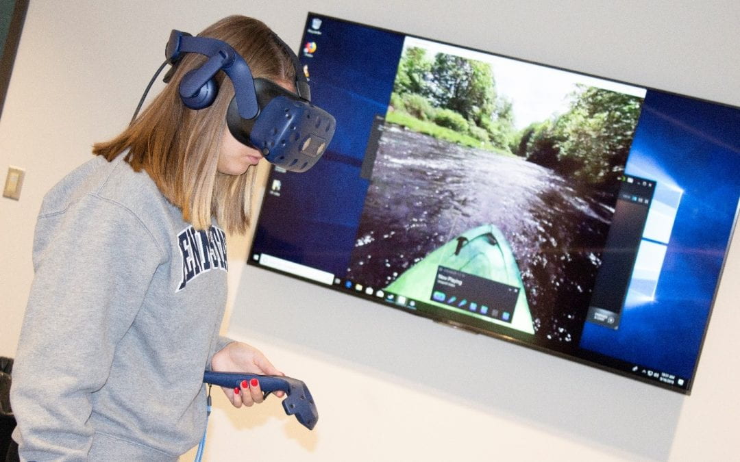 Student tries virtual reality